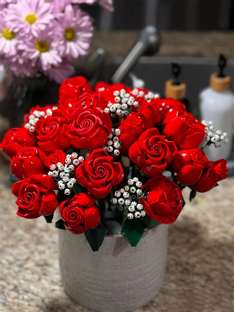 822pcs Red Roses with Baby’s Breath